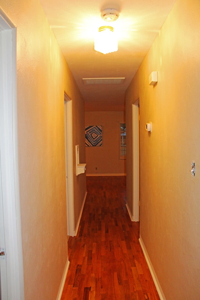 Building Photo - 921 N Halagueno St