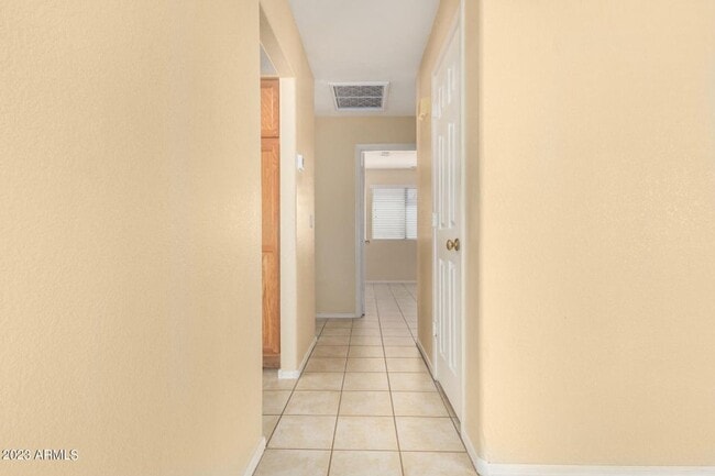 Building Photo - Move In Ready!  3 Bed, 2 Bath w/2 Car Garage