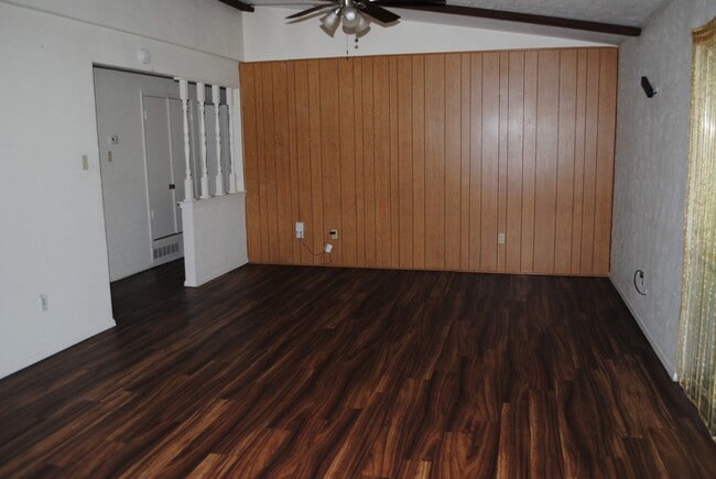 Building Photo - 2321 Suffolk Ln