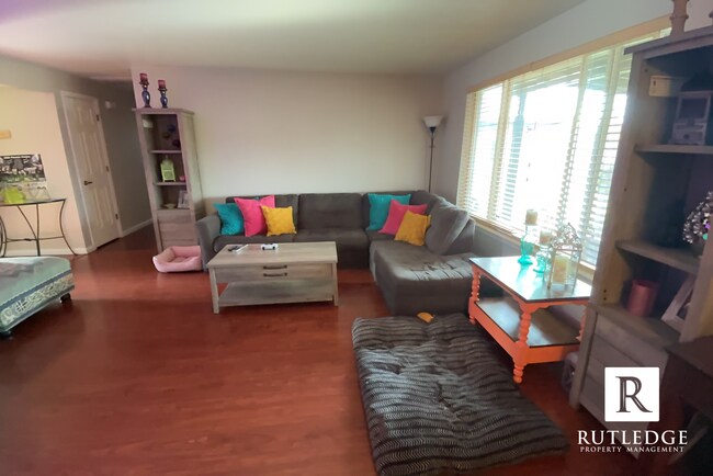 Building Photo - Cozy 3 Bed / 2 Bath Home in South Medford with Fenced Backyard