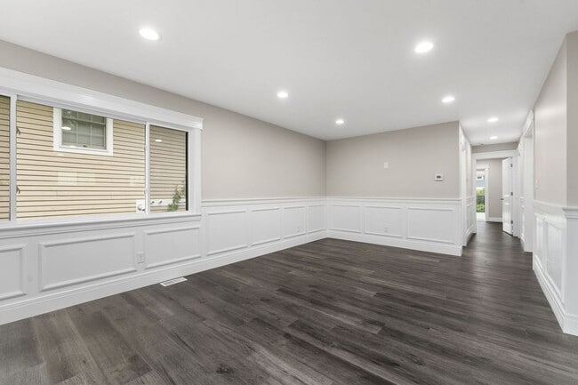 Building Photo - 3 Bedroom 2 Bath Beach House