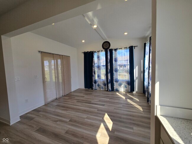 Building Photo - 5128 Summerton St