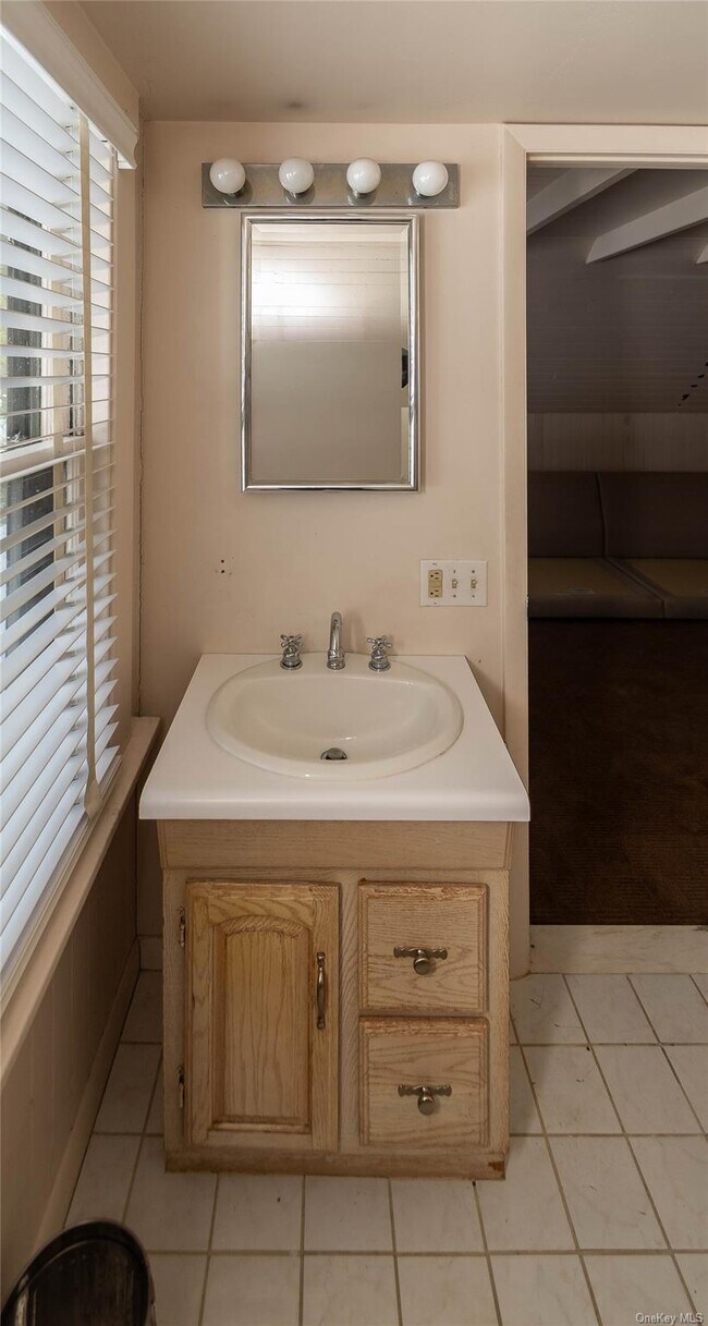 Building Photo - 4 Sengen Ln