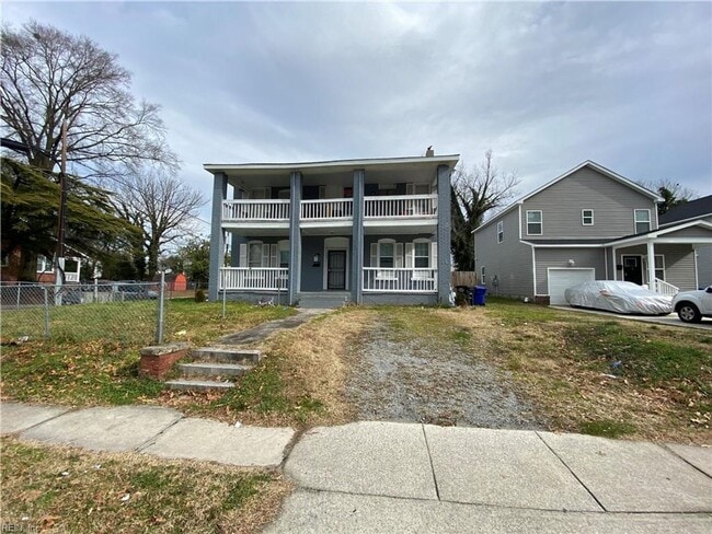 Building Photo - MOVE IN READY 4 Bedroom in the Heart of Portsmouth!