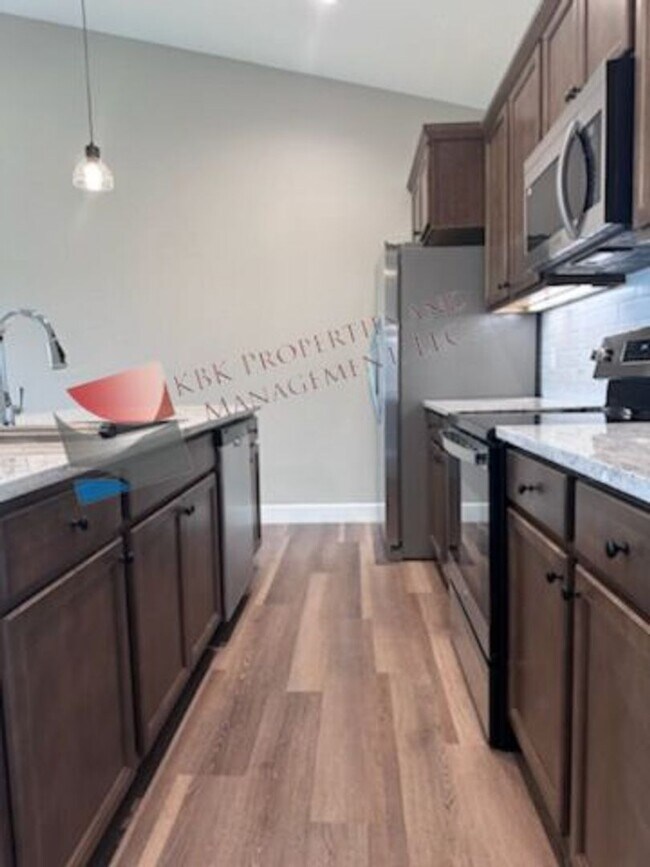 Building Photo - MPH-Maroon Dr