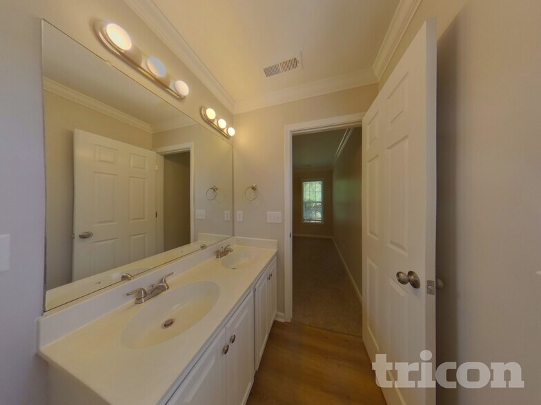 Building Photo - 3855 Range Crest Ct