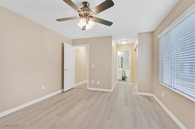 Building Photo - 350 S Durango Dr