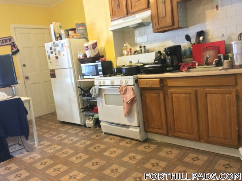 Building Photo - 160 Centre St