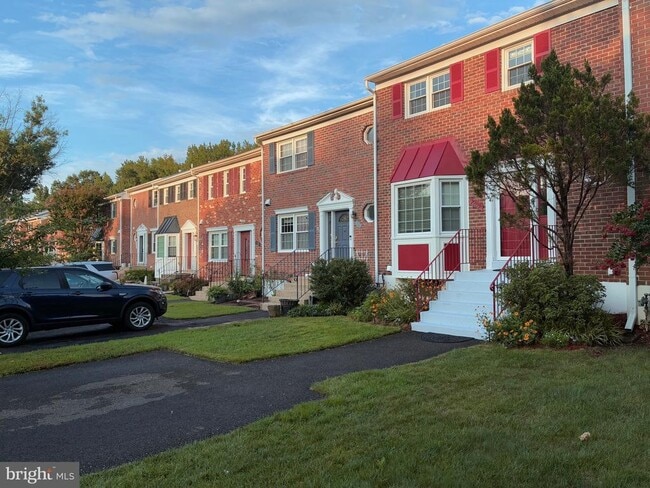 Building Photo - 7209 Lake Cove Dr