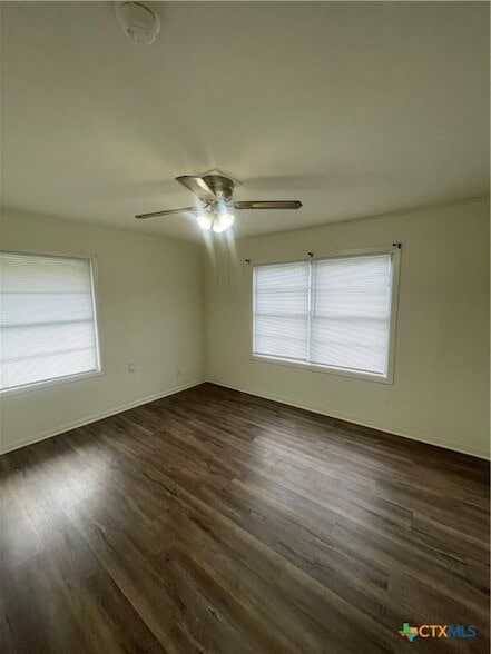 Building Photo - 910 Fern Ln