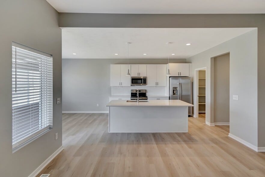 Building Photo - 9049 S 42nd St