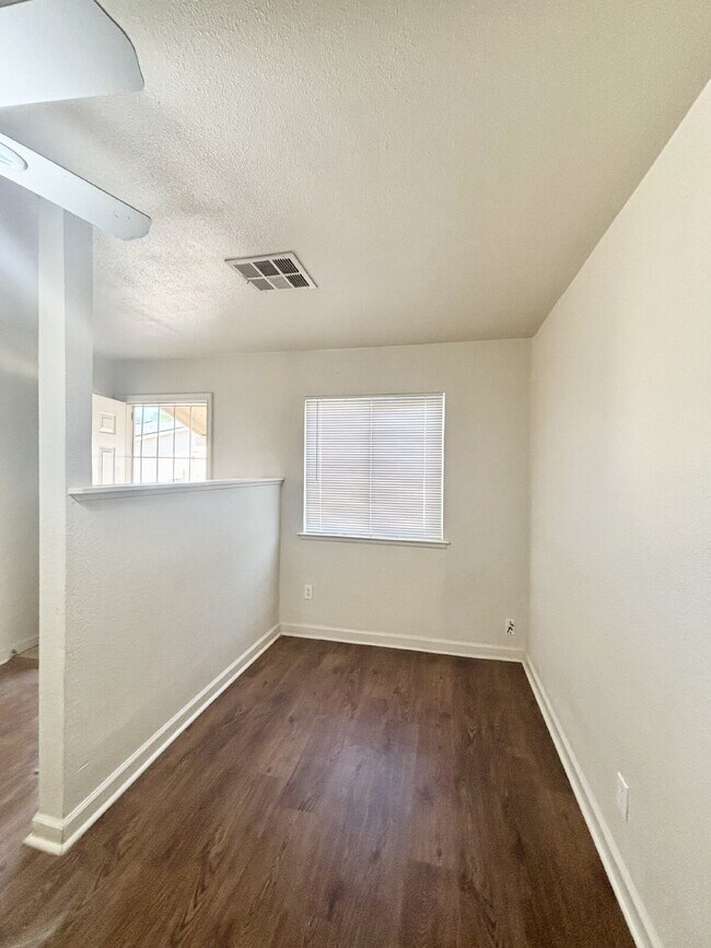 Building Photo - Merced: $799 Comfortable energy efficient ...