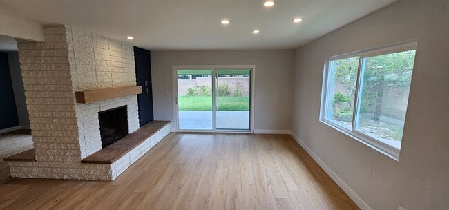 Building Photo - DEL CERRO / SAN DIEGO - Newly Remodeled Ch...