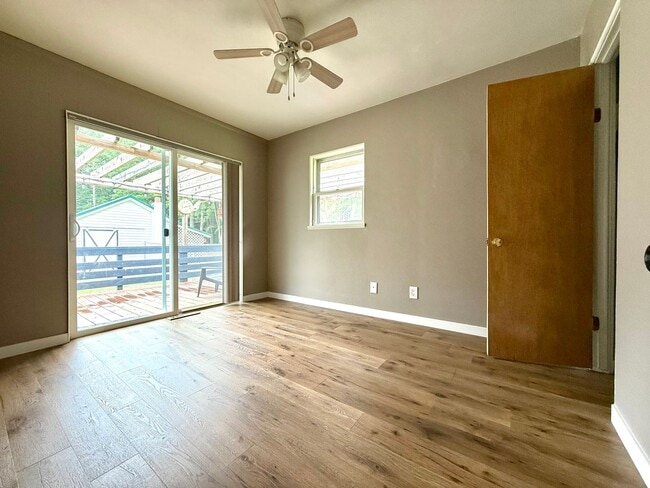 Building Photo - Three Bedroom Home in Whitehall - Deck, Ga...