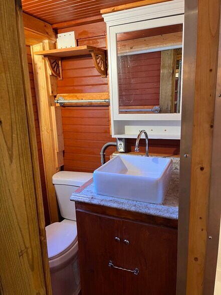 Building Photo - 142 Webster St NE