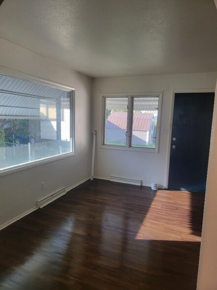 Building Photo - 4204 3rd Ave N