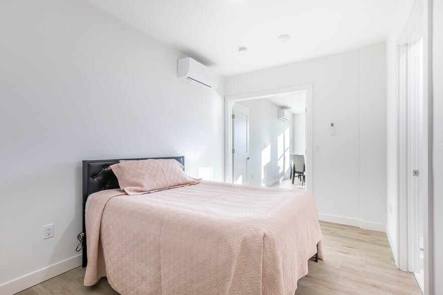 Building Photo - 319 Broadway