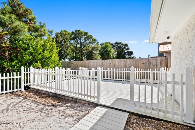 Building Photo - 6322 Sunset Ave