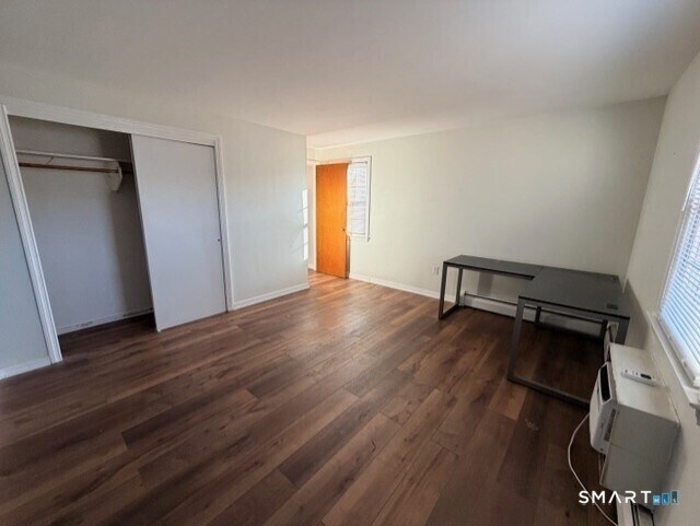 Building Photo - 5 Grandview Dr