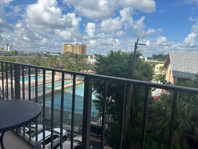 Building Photo - 1009 N Ocean Blvd