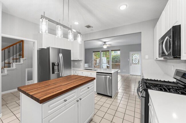 Building Photo - 17 E Willowood Ct
