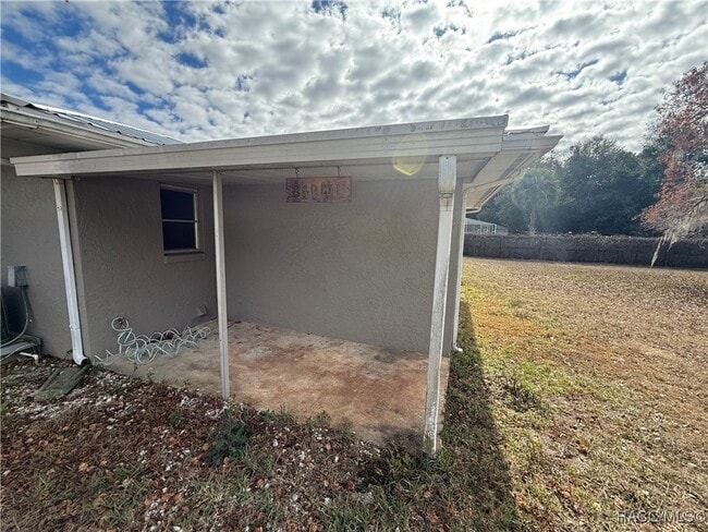 Building Photo - 920 N Lyle Ave