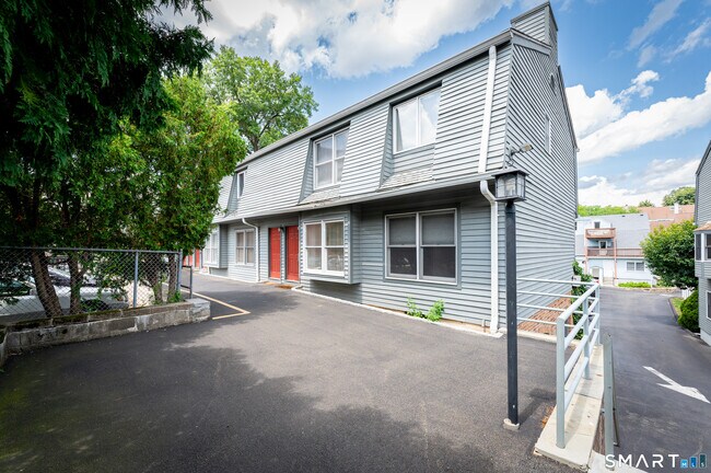 Building Photo - 44 Pleasant St