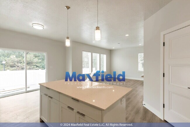 Building Photo - MODERN TWIN HOME - 4 BD 3.5 BA 2 GA - EV Friendly North Sale Lake /Bountiful Area