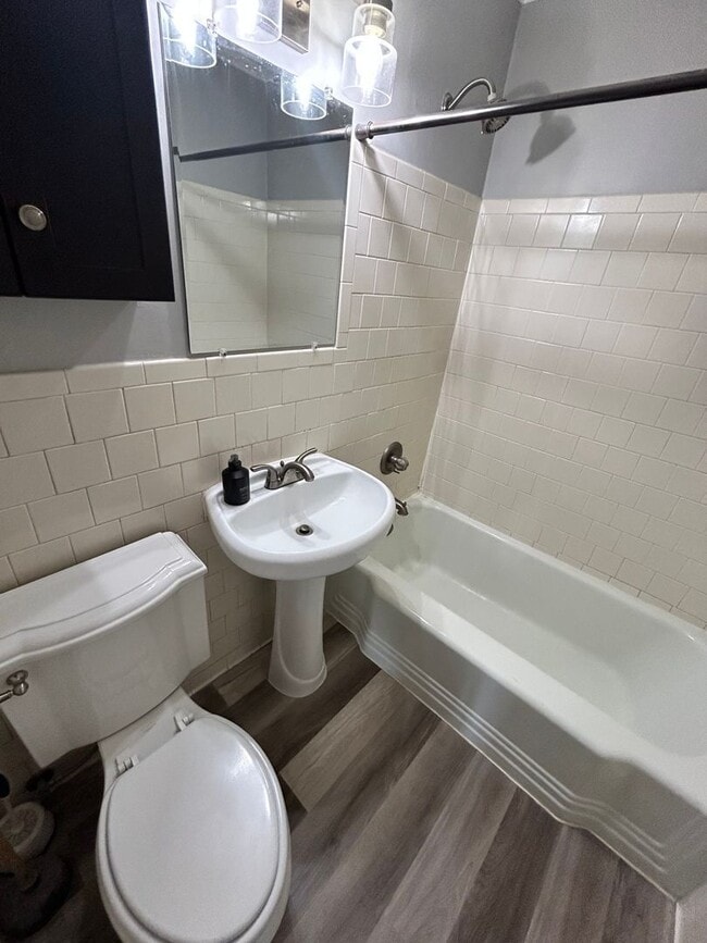 Building Photo - 1906 Wakefield Ave