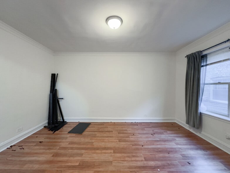 Building Photo - 2536 N Sawyer Ave