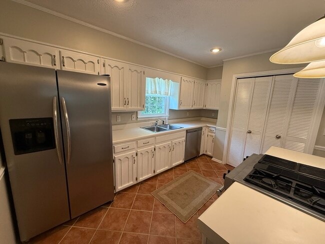 Building Photo - 5556 Hunters Hill Rd