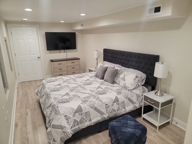 Building Photo - 401 S Ann St