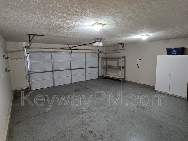 Building Photo - 5006 Fieldcrest Dr