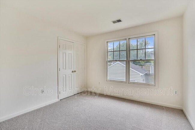 Building Photo - 1805 N Adams St