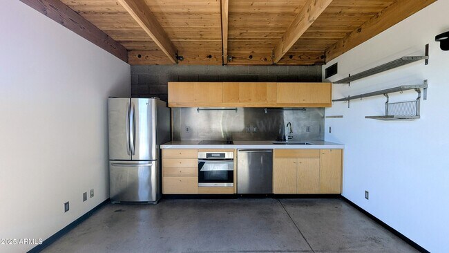 Building Photo - 525 E Willetta St