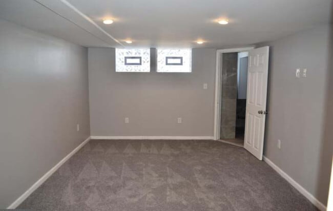Building Photo - 6549 N Gratz St