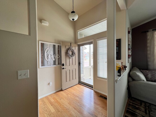 Building Photo - Gorgeous 3 bed/2.5 bath home with 3-CAR TANDEM GARAGE in Painted Sky