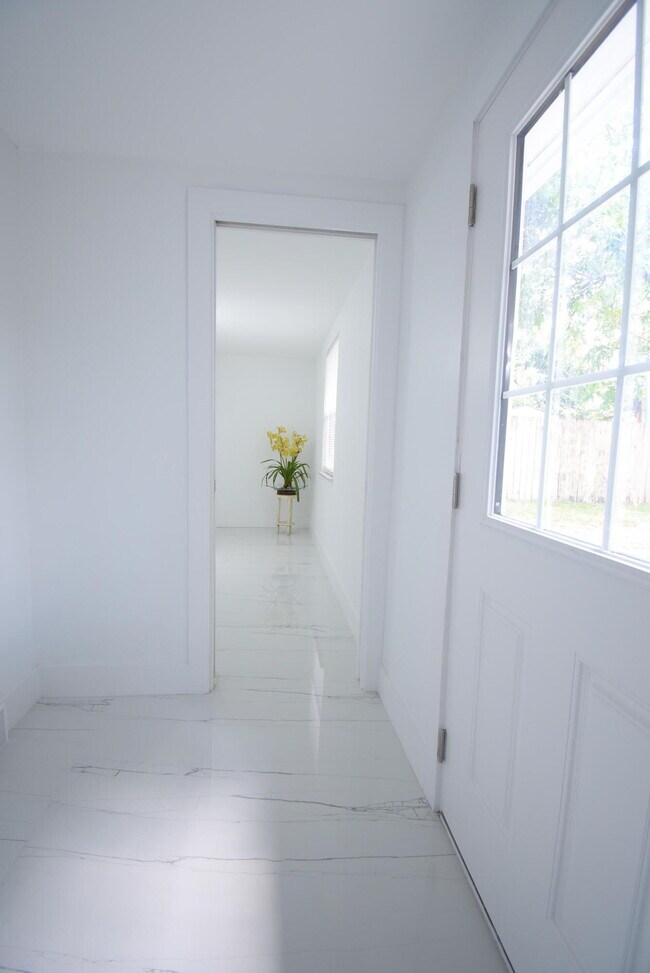 Building Photo - 3541 NW 37th Ave