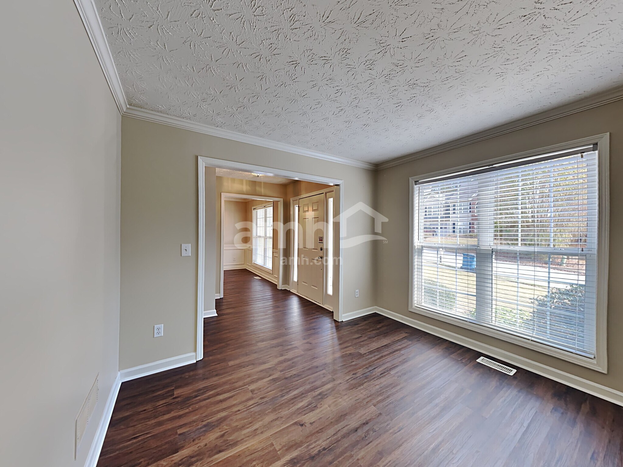 Building Photo - 682 Simon Park Cir