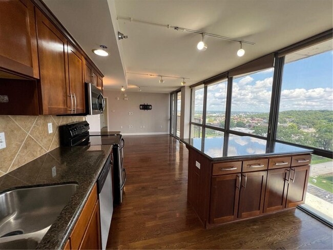 Building Photo - 600 Admiral Blvd