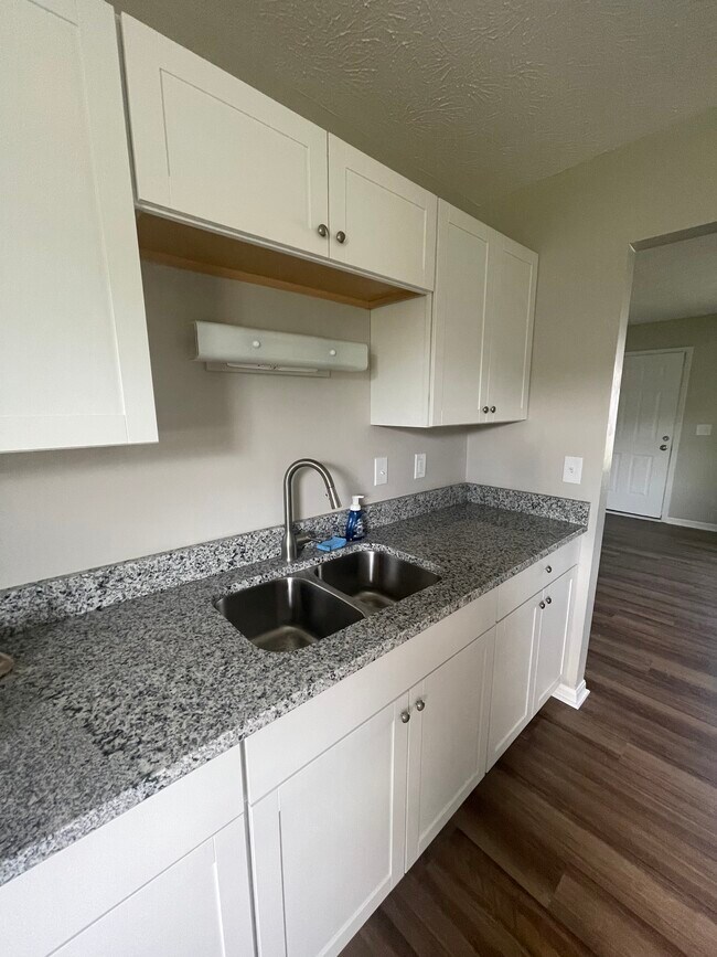 Building Photo - 161 Ashwood Dr