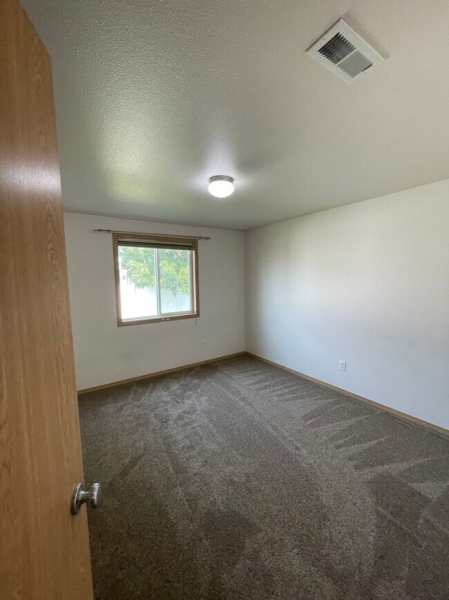Building Photo - Spacious 1,520 Sq. Ft. Home with Open Floor Plan