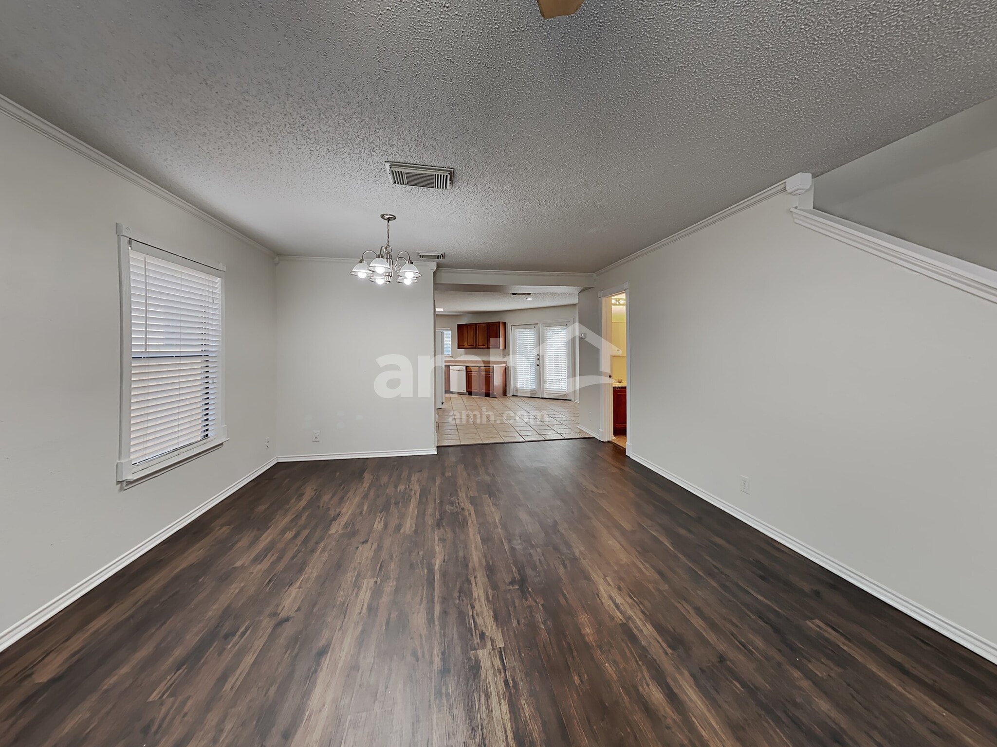 Building Photo - 33 Messenger Crk