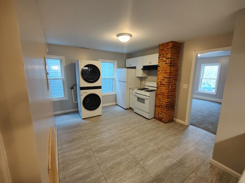 Building Photo - 56 Perham St