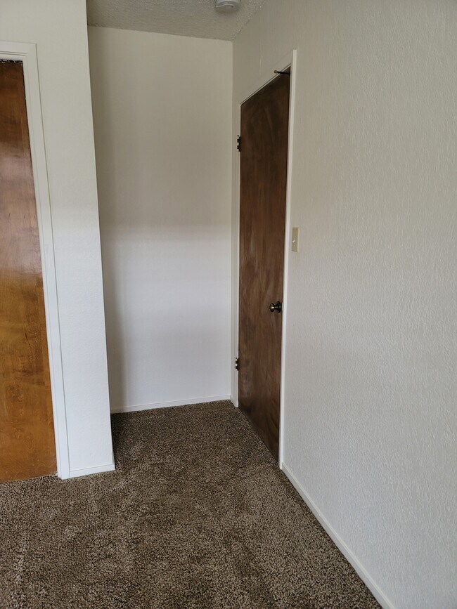 Building Photo - 930 N Indiana St