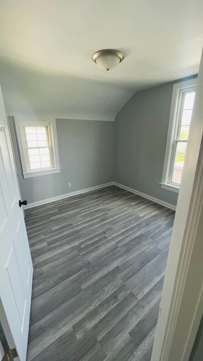 Building Photo - 837 Park St