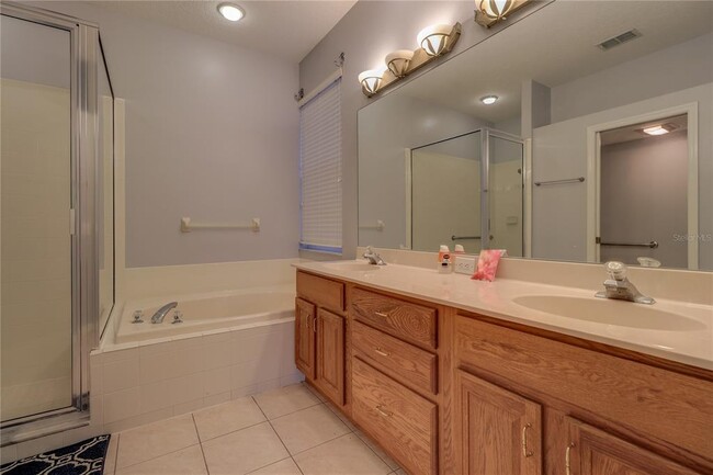 Building Photo - 10215 Evergreen Hill Dr