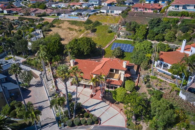 Building Photo - Aqua Vista - Entertainers Playhouse