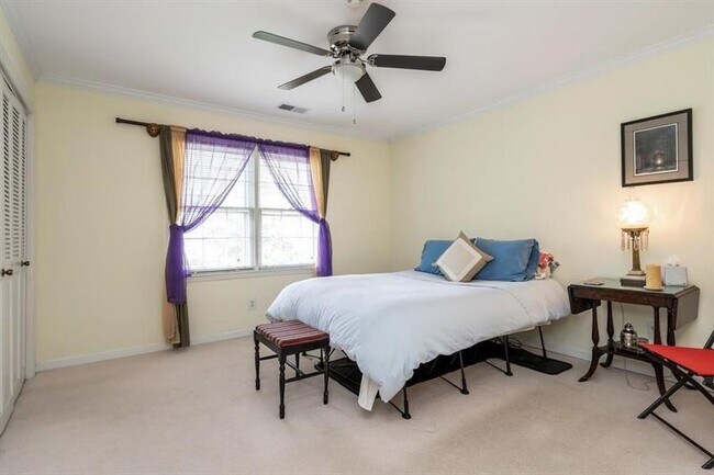 Building Photo - 1105 Clairemont Ave