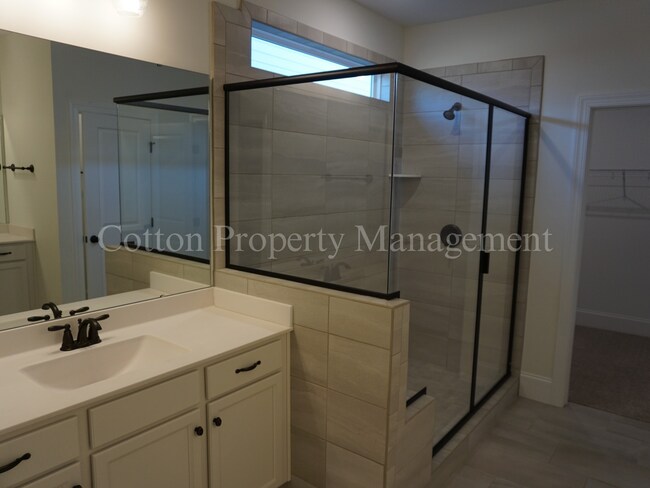 Building Photo - 33 Meon Ln